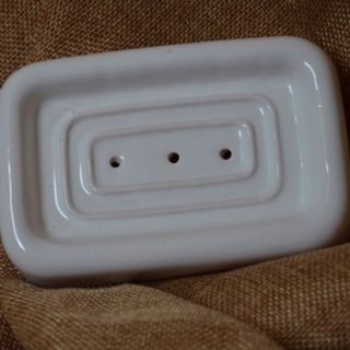 Bílá hranatá mýdlenka č.34A